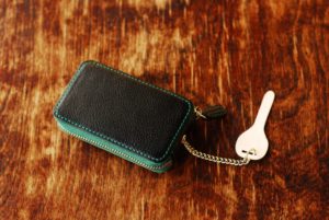 スクエア型ファスナーキーケース